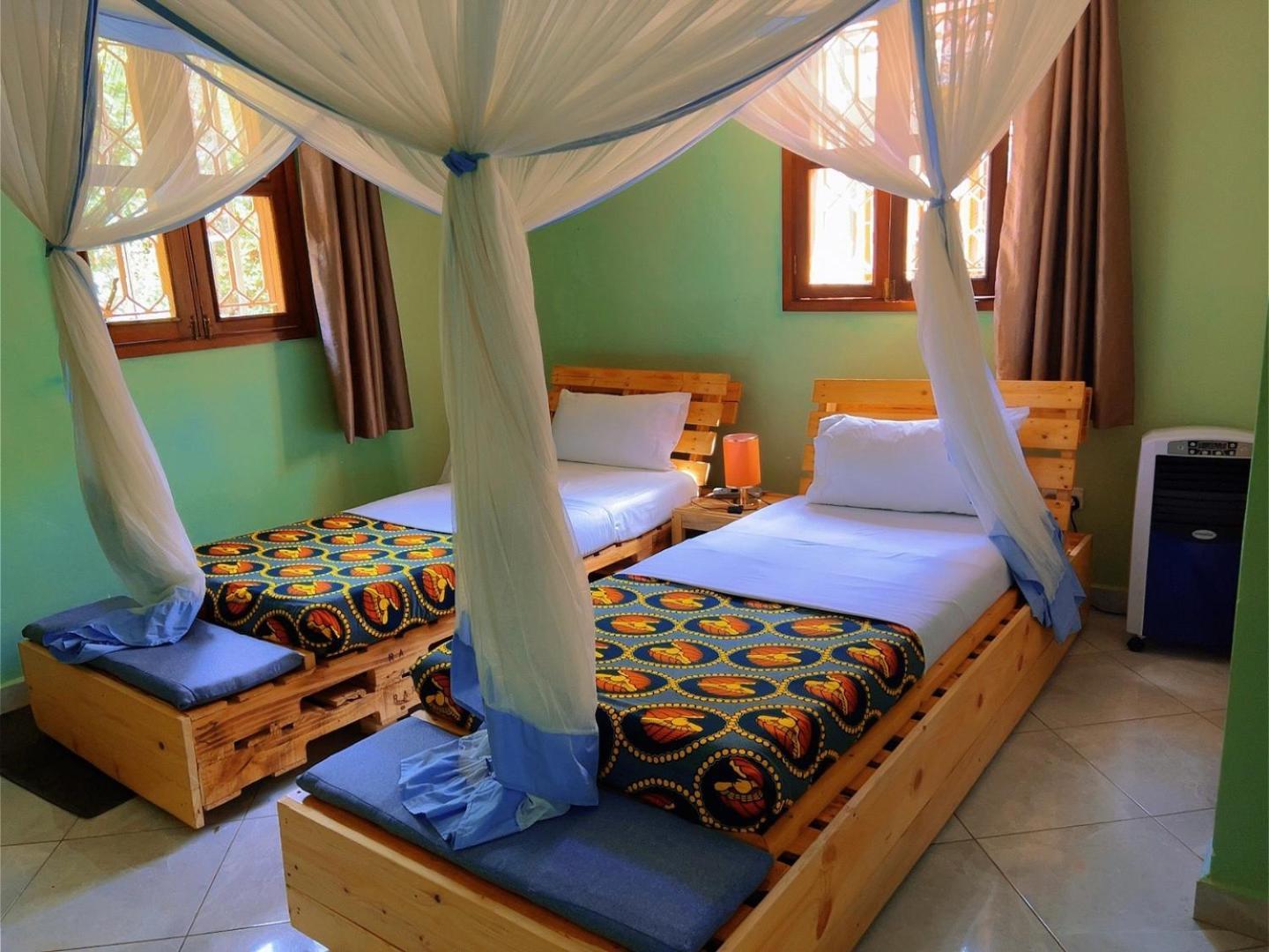 Airport Link Guest House Entebbe Esterno foto